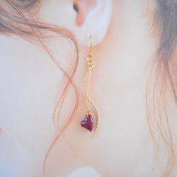 大人気❤️K16ダークチェリーハートウェーブピアス/イヤリング♡春・夏・秋・冬・揺れる・大人可愛い・上品・ボルドー 4枚目の画像