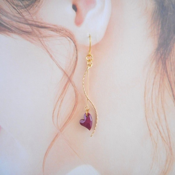 大人気❤️K16ダークチェリーハートウェーブピアス/イヤリング♡春・夏・秋・冬・揺れる・大人可愛い・上品・ボルドー 4枚目の画像