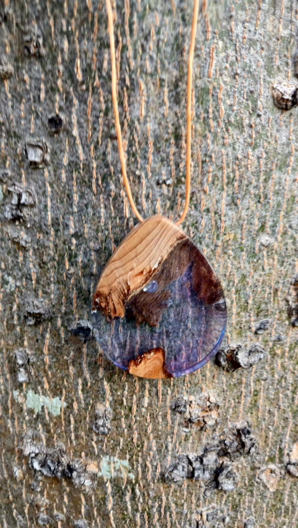 樹脂木頭吊飾項鍊  樹酯 resin wood necklace 第1張的照片