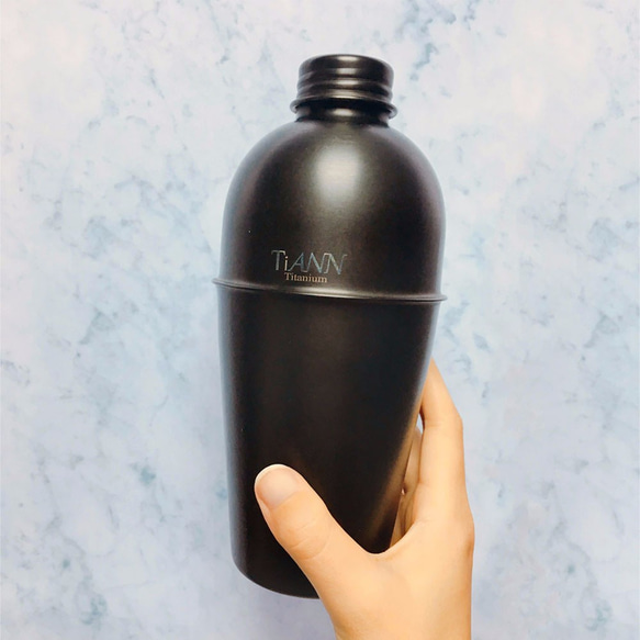Titanium Water Bottle (Black) 1枚目の画像