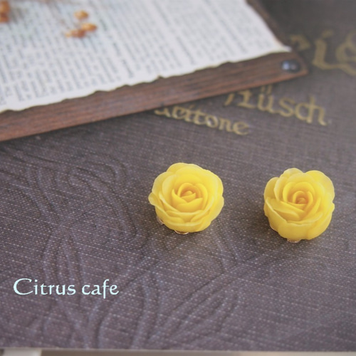 ピアス黄色オレンジビジュー薔薇チャーム花リボン推しメンカラ春 バラ