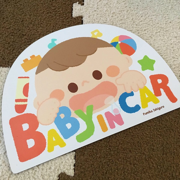 BABY IN CAR マグネットステッカー（赤ちゃんとおもちゃ） 2枚目の画像
