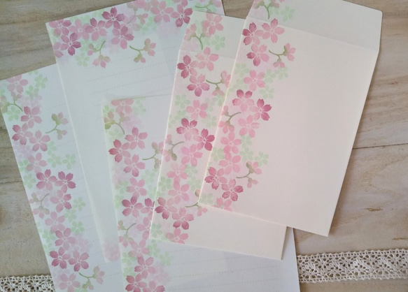 ◇再販◇けしゴム版画「縦型封筒のレターセット（桜）とシールのセット」 1枚目の画像