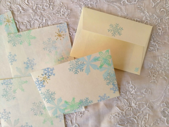 けしゴム版画「和紙の小さな封筒と便せんセット（雪の結晶）」 2枚目の画像
