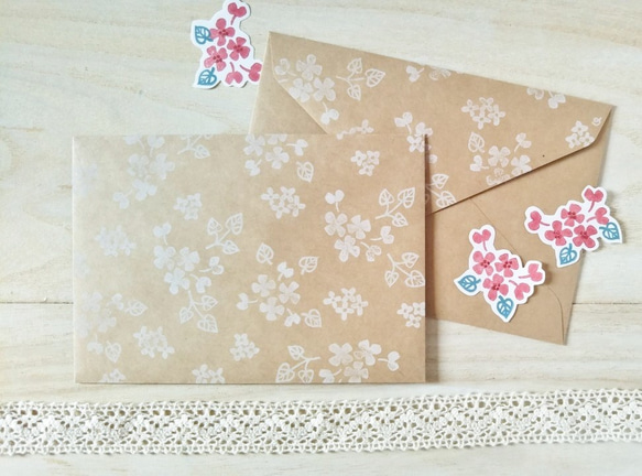 けしゴム版画「縦型封筒のレターセット・ポストカードのセット（秋色の花模様）」 2枚目の画像