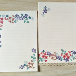 けしゴム版画「縦型封筒のレターセット・ポストカードのセット（秋色の花模様）」 3枚目の画像