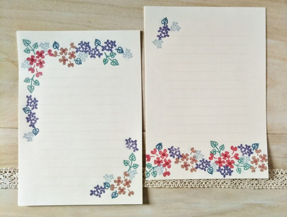 けしゴム版画「縦型封筒のレターセット・ポストカードのセット（秋色の花模様）」 3枚目の画像