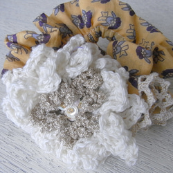 インド綿の花モチーフ　シュシュ 2枚目の画像