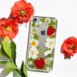 本物の いちご&本物お花 の押し 花 フルーツ ハンドメイド スマホケース　Galaxy Xperia iPhone 7枚目の画像