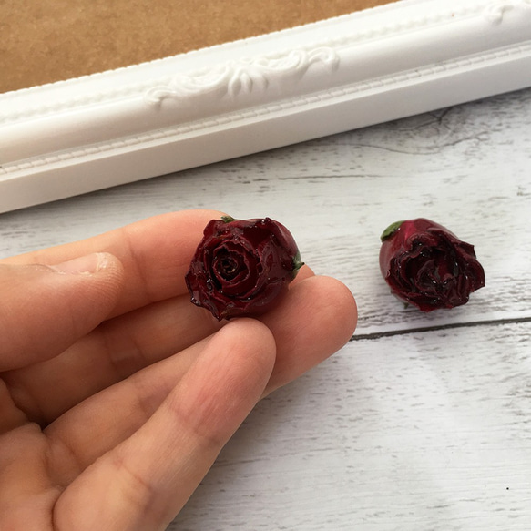 【2個】25mm ボルドー バラ 生花 レジンコーティングパーツ カン付き 4枚目の画像