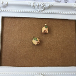 【2個】20mm 薔薇のつぼみ 生花 レジンコーティングパーツ カン付き 5枚目の画像