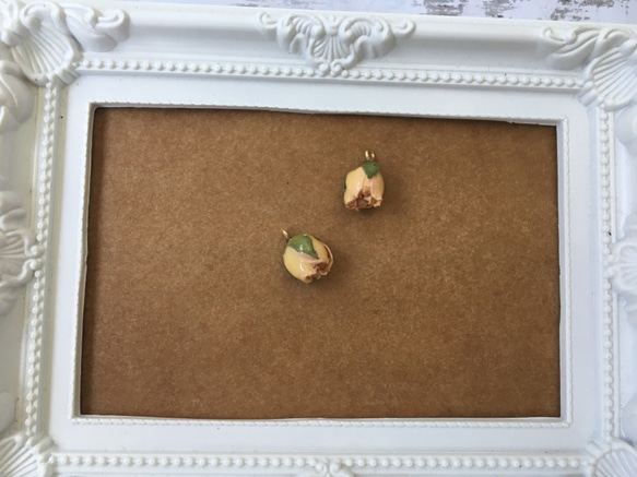 【2個】20mm 薔薇のつぼみ 生花 レジンコーティングパーツ カン付き 5枚目の画像