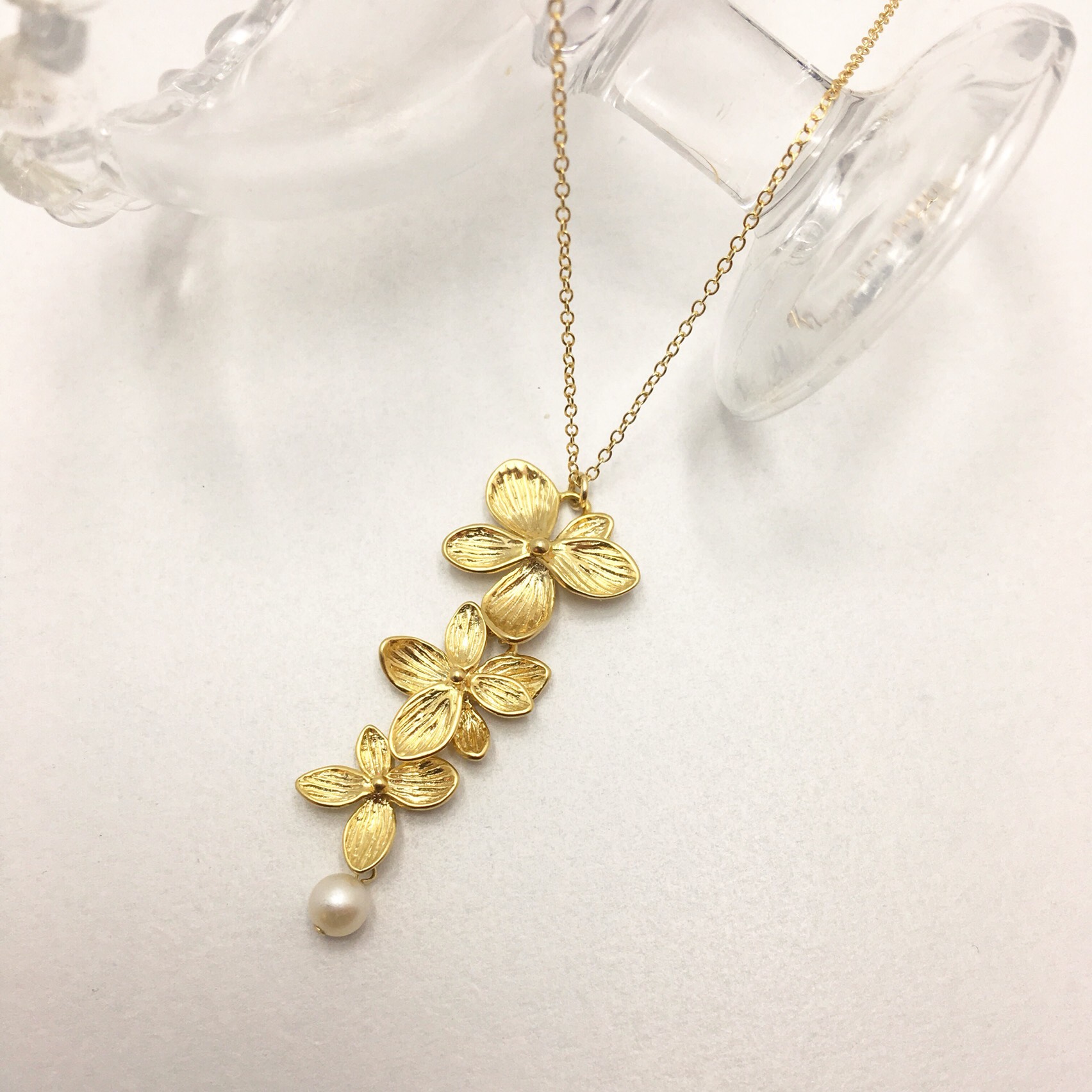 スミレと淡水パールが揺れるネックレス 4,963円