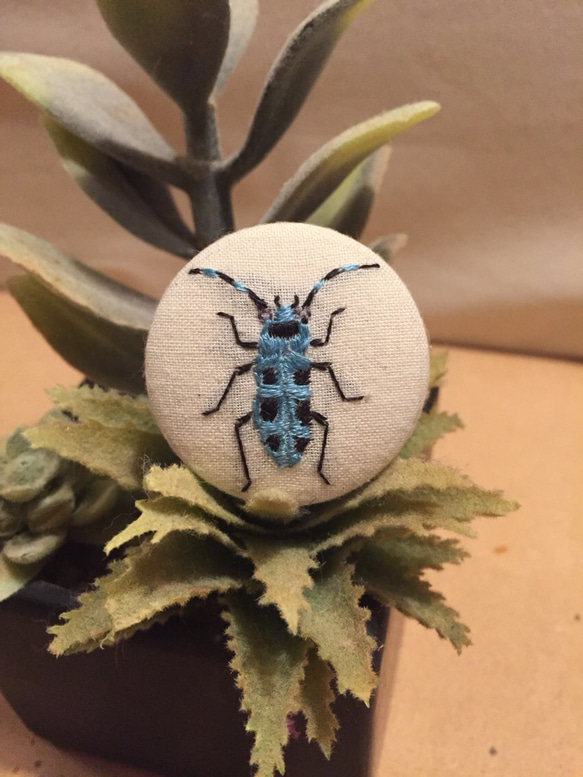 昆虫刺繍ブローチ ☆ヘアゴムに変更可 ブローチ itokko 通販