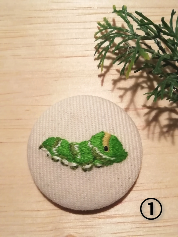 刺繍ブローチ ~ナミアゲハ幼虫~ 1枚目の画像