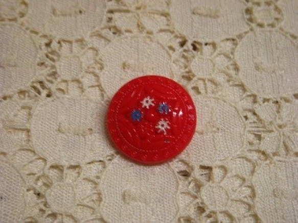 ヴィンテージボタン(赤A) 1枚目の画像