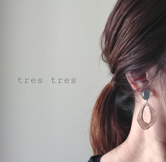 グレー◆クリア変形カボションとクリアドロップチャームのピアス/イヤリング◆春 夏 秋 冬 透明 大ぶり シンプル 6枚目の画像