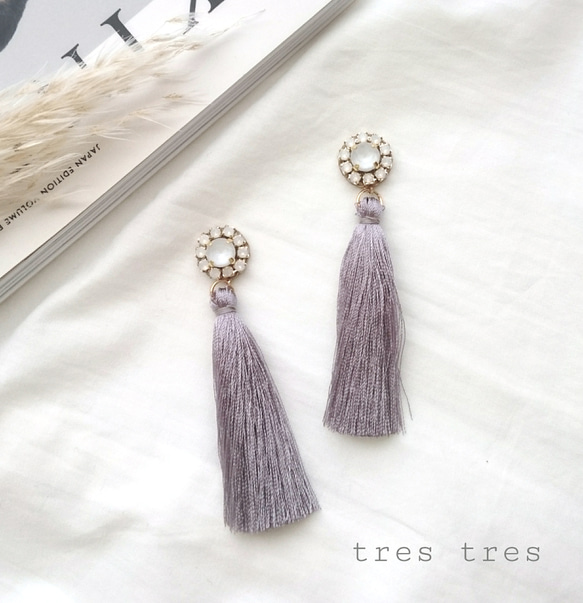 ビジューとロングタッセルのピアス/イヤリング◇グレー 秋冬 アース  