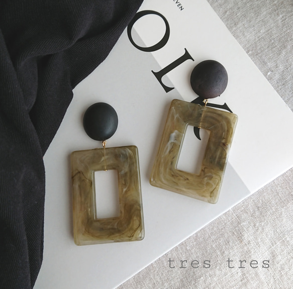 カボションピアス ニュアンス 冬アクセサリー ビーズピアス 大ぶり