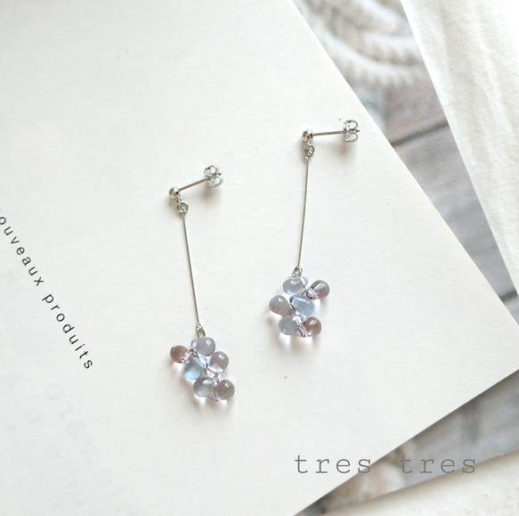 しずくのピアス/イヤリング◆ブルー&パープル 紫陽花 あじさい アナベル 春夏 クリア ドロップ シンプル 華奢 繊細 2枚目の画像