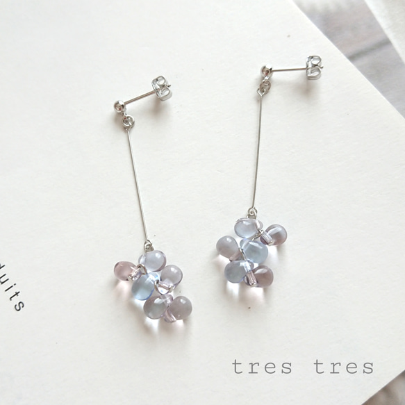 しずくのピアス/イヤリング◆ブルー&パープル 紫陽花 あじさい アナベル 春夏 クリア ドロップ シンプル 華奢 繊細 3枚目の画像