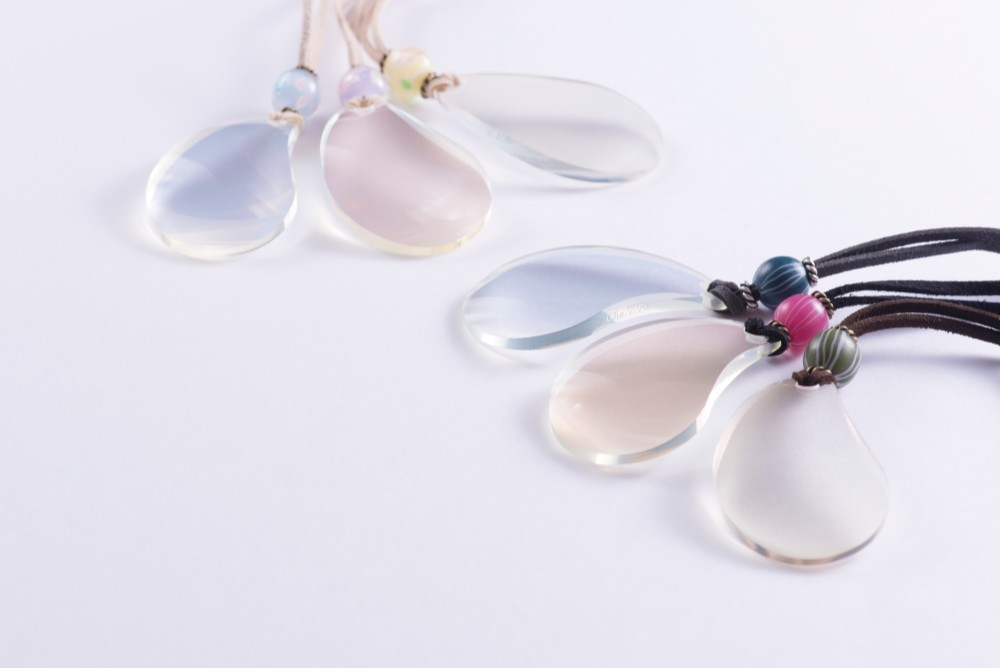 ドロップルーペ　ドルチェブルー　～さりげなくお洒落に～　ペンダント・ルーペ・拡大鏡・老眼鏡・眼鏡・鯖江