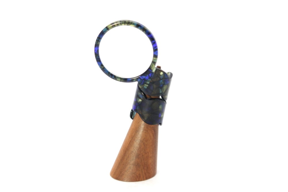 ボビンルーペ ステンドグラス　～くるっと指に巻いたらアクティブなルーペが出来ました～携帯ルーペ・拡大鏡・眼鏡・鯖江