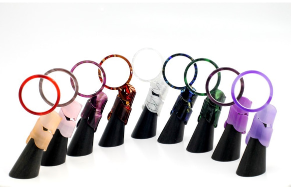 ボビンルーペ ステンドグラス　～くるっと指に巻いたらアクティブなルーペが出来ました～携帯ルーペ・拡大鏡・眼鏡・鯖江 人気・おすすめ｜使いやすい・旅行におすすめ 品質保証 全国発送 正規品・日本国内発送・安心保証付き