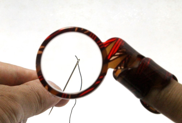 ボビンルーペ グレープ　～くるっと指に巻いたらアクティブなルーペが出来ました～携帯ルーペ・拡大鏡・眼鏡・鯖江 6枚目の画像