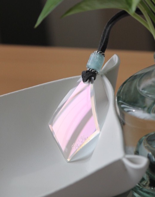 ドロップルーペ　ステンドブルー　～さりげなくお洒落に～　ペンダント・ルーペ・拡大鏡・老眼鏡・眼鏡・鯖江