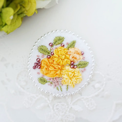 刺繍ブローチ『春色のお花＊イエロー』 1枚目の画像