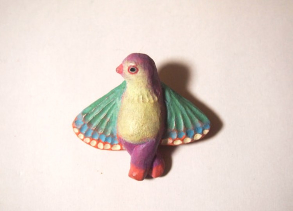 彫刻ブローチ（鳥人間） 1枚目の画像