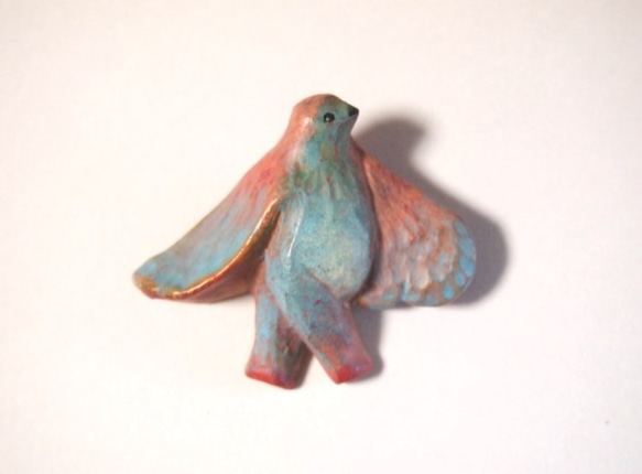 彫刻ブローチ（鳥人間②） 1枚目の画像
