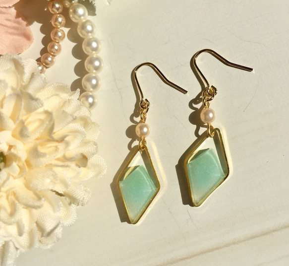 コットンカラー【mint  green】ひし形ピアス 2枚目の画像