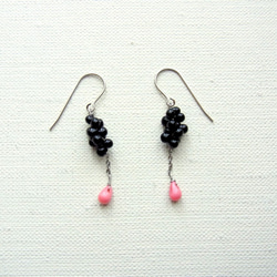 黑莓  粉色  鈦金屬勾式耳環 第2張的照片