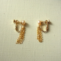 淡水珍珠及流蘇的夾式耳環 第3張的照片