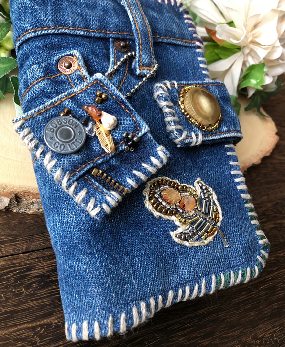 ビンテージデニムのリメイク・手帳型スマホケース ／ビーズ刺繍・天然石・水牛の角/一点物・オンリーワン・メンズライク 8枚目の画像