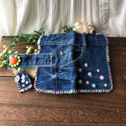 ビンテージデニムのリメイク・手帳型スマホケース ／お花の刺繍・ビーズ刺繍・カラフルキュート/一点物・オンリーワン・ギフト 3枚目の画像