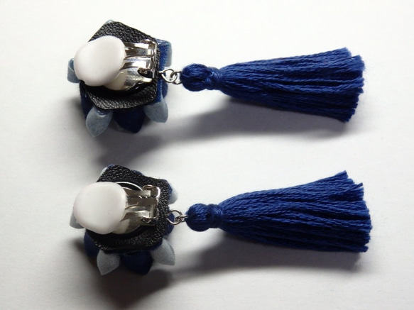 《一点物》阿波藍(日本遺産) 藍染め 紺 ネイビーつまみ細工 タッセル イヤリング  和風 着物 浴衣 4枚目の画像