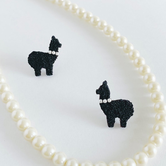 Mokomoko 羊駝毛刺繡別針胸針黑色（側身/向左） 第6張的照片