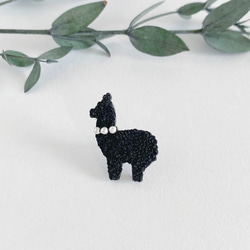 もこもこアルパカ刺繍 ピンブローチ black（横向きセット） 5枚目の画像