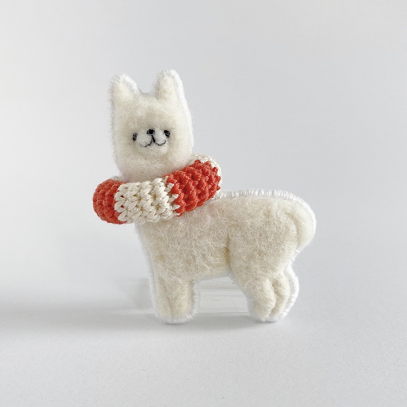 サマーカットアルパカブローチ（white）・浮き輪