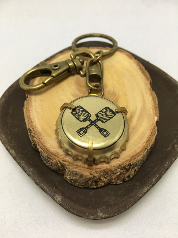 Boliy's 手工黃銅鑲啤酒瓶蓋/鑰匙圈/復古/項鍊/兩隻木槌 第1張的照片