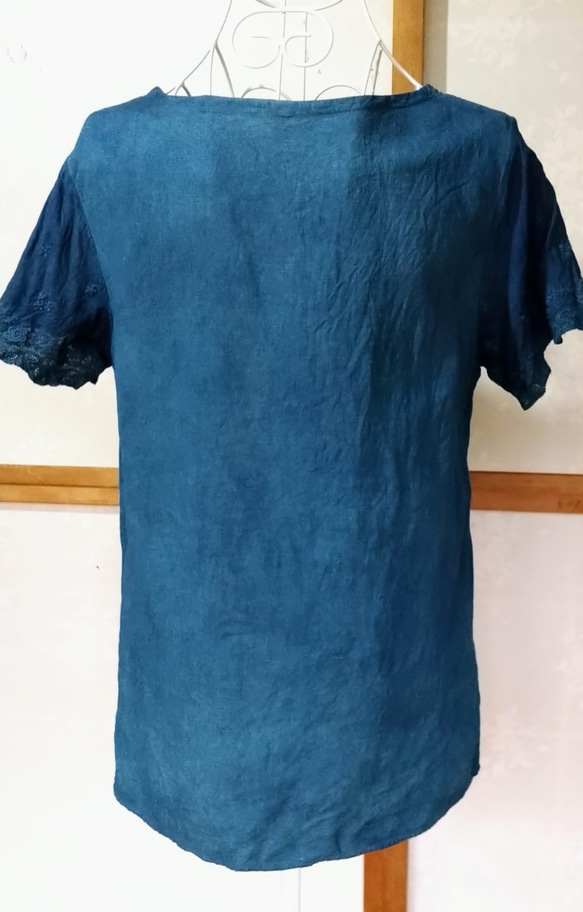 正藍染(天然発酵灰汁建て)　ヘンプ&オーガニックコットン布帛のシャツ　伸びない生地のTシャツ　レディース 5枚目の画像