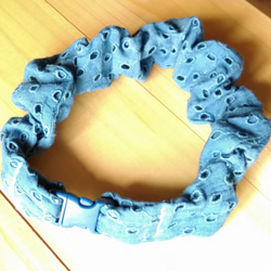 シュシュ首輪　正藍染オーガニックコットン(天然発酵灰汁建て)　猫　安全バックル使用 1枚目の画像
