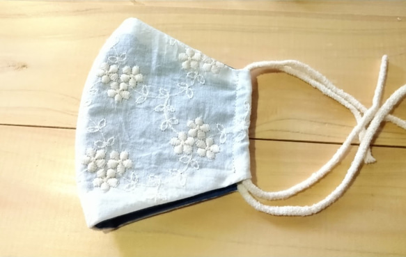 オーガニックコットン花刺繍　内側は正藍染　立体マスク　 4枚目の画像