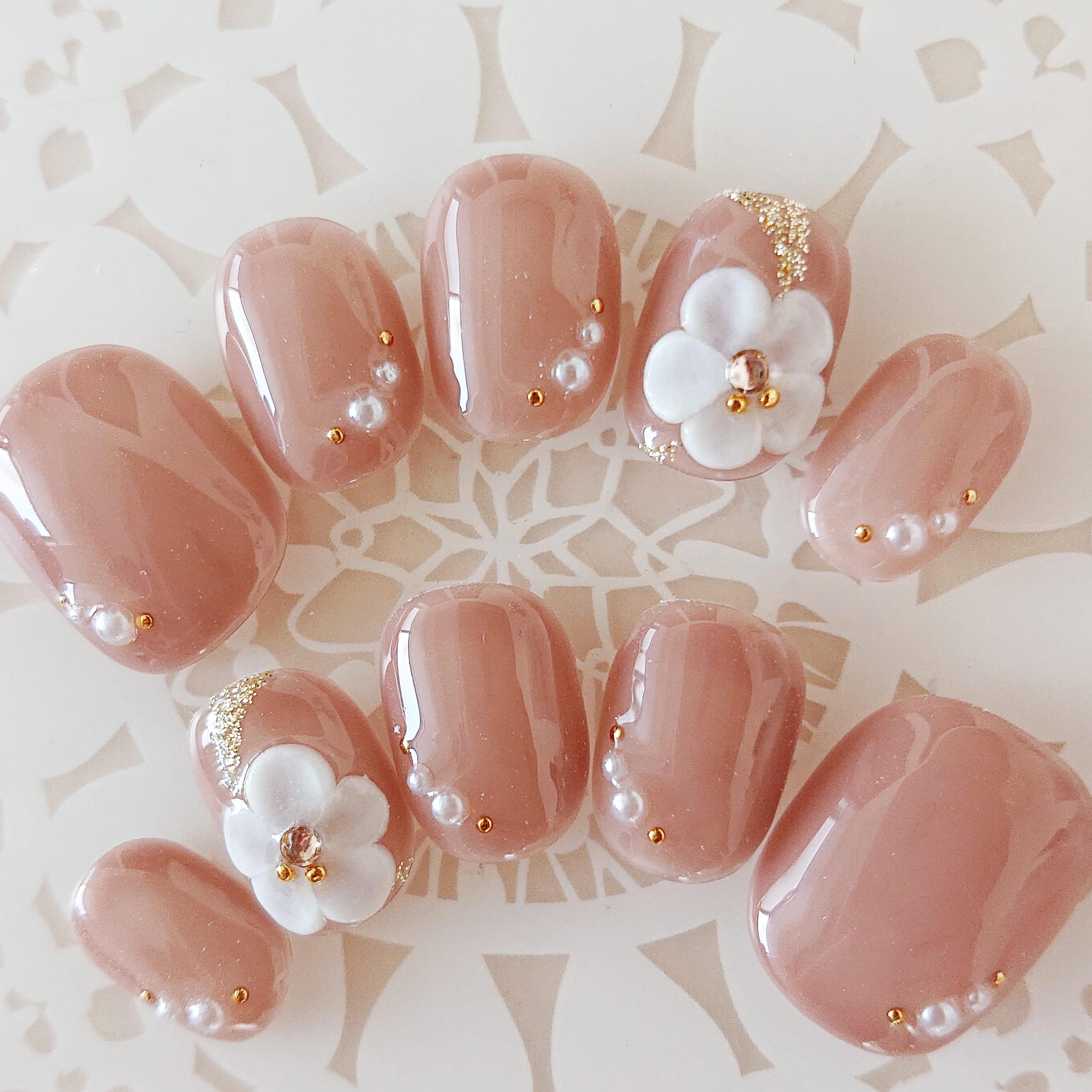 ブラウンのフラワーネイル  / 和装前撮り/ウェディング/ブライダルネイル/ネイルチップ/付け爪/結婚式/Ｊ217