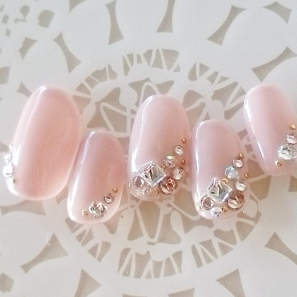 ヌーディーカラー ビジューネイル/上品ネイルチップ/結婚式/成人式/前
