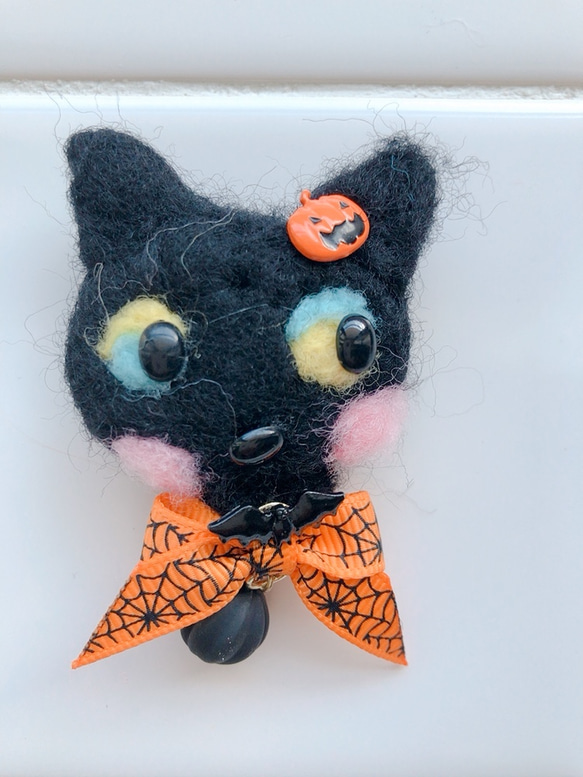 黒猫ハロウィンブローチ 1枚目の画像