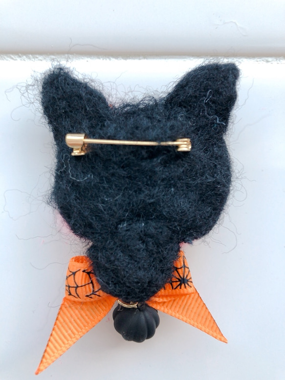 黒猫ハロウィンブローチ 4枚目の画像